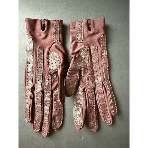 Isotoner Aris Water-Resistant Heritage Chevron Gloves Womens Burgundy One Size - Picture 2 of 4